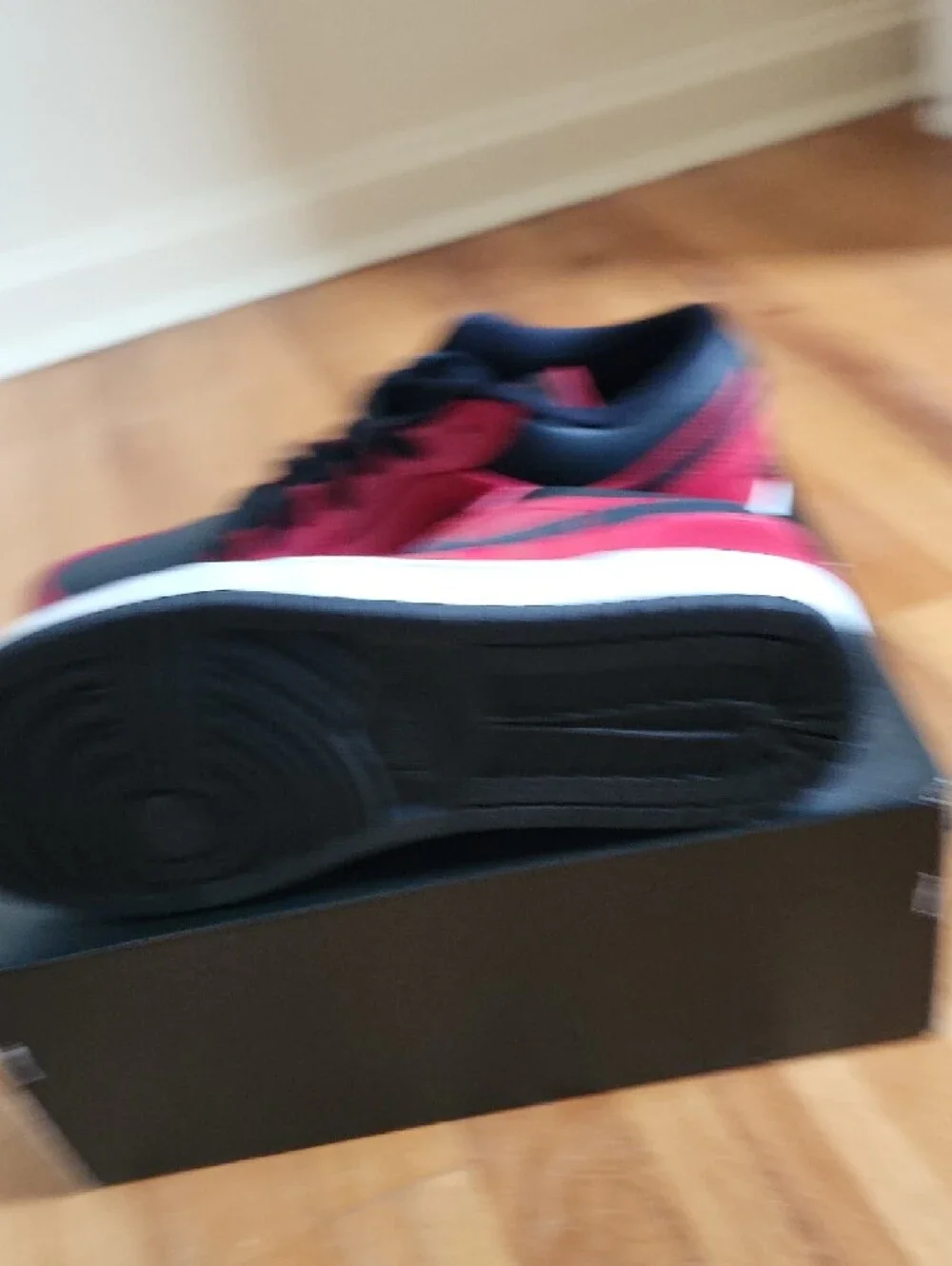 Nike Air Jordan 1 Low - Red & Black - Picture 4 of 6